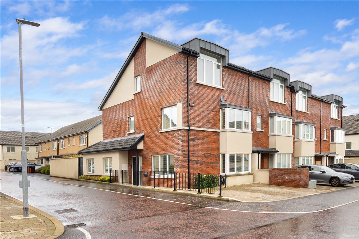 9 Clay Farm Grove, Leopardstown, Dublin 18