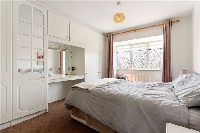 13 Glenbourne View, Leopardstown, Dublin 18