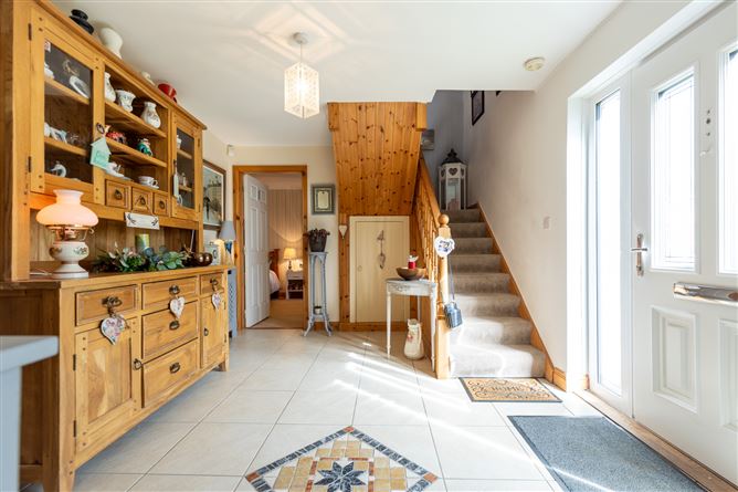 8 Glen Richards Wood, Poulshone