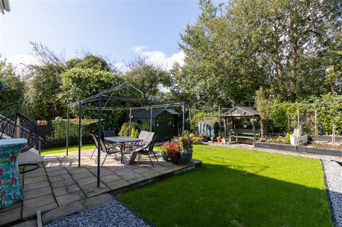 8 Glen Richards Wood, Poulshone