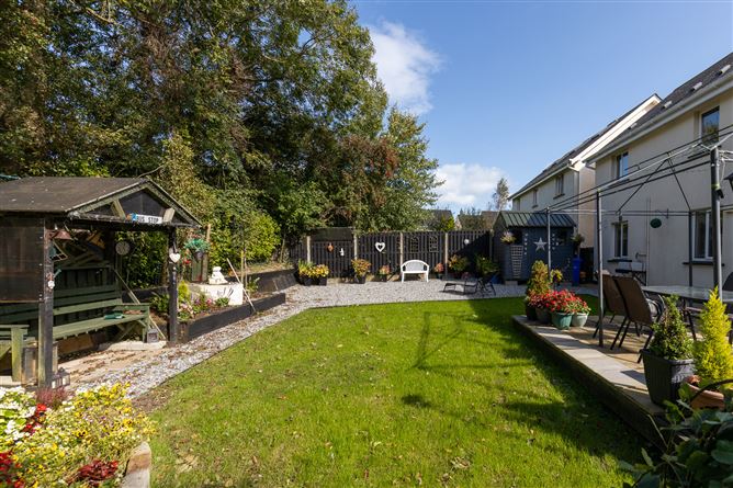 8 Glen Richards Wood, Poulshone