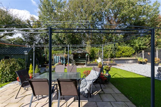 8 Glen Richards Wood, Poulshone