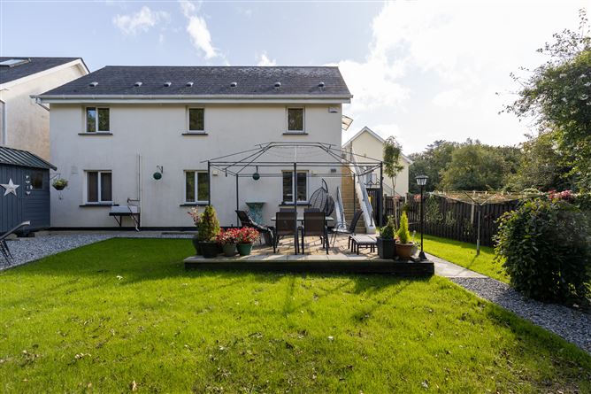 8 Glen Richards Wood, Poulshone