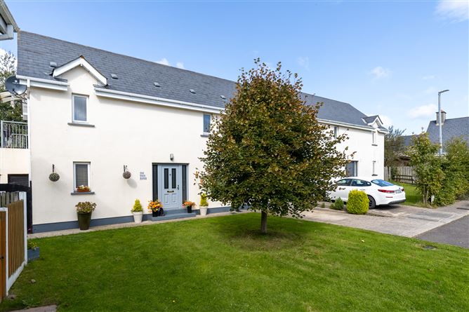 8 Glen Richards Wood, Poulshone