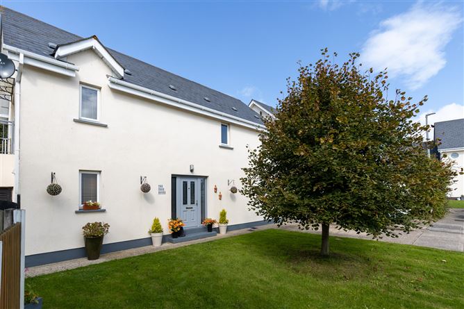 8 Glen Richards Wood, Poulshone