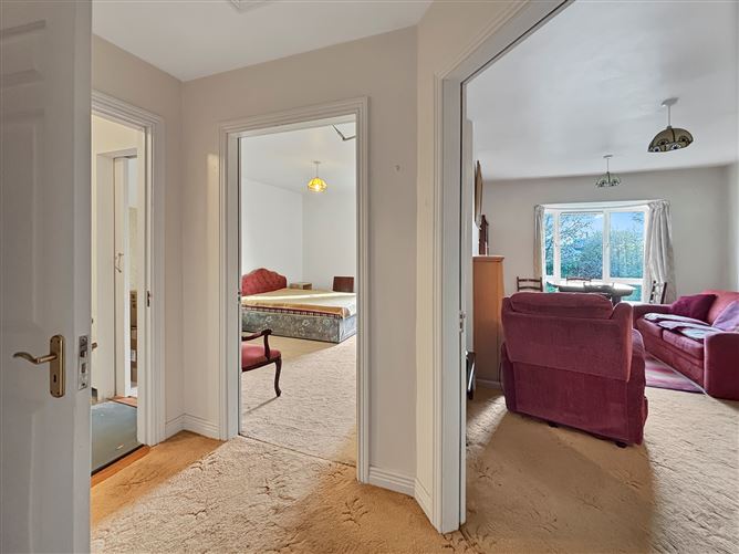14 Nenagh Manor Retirement Apartments, Yewston, Nenagh, Co. Tipperary