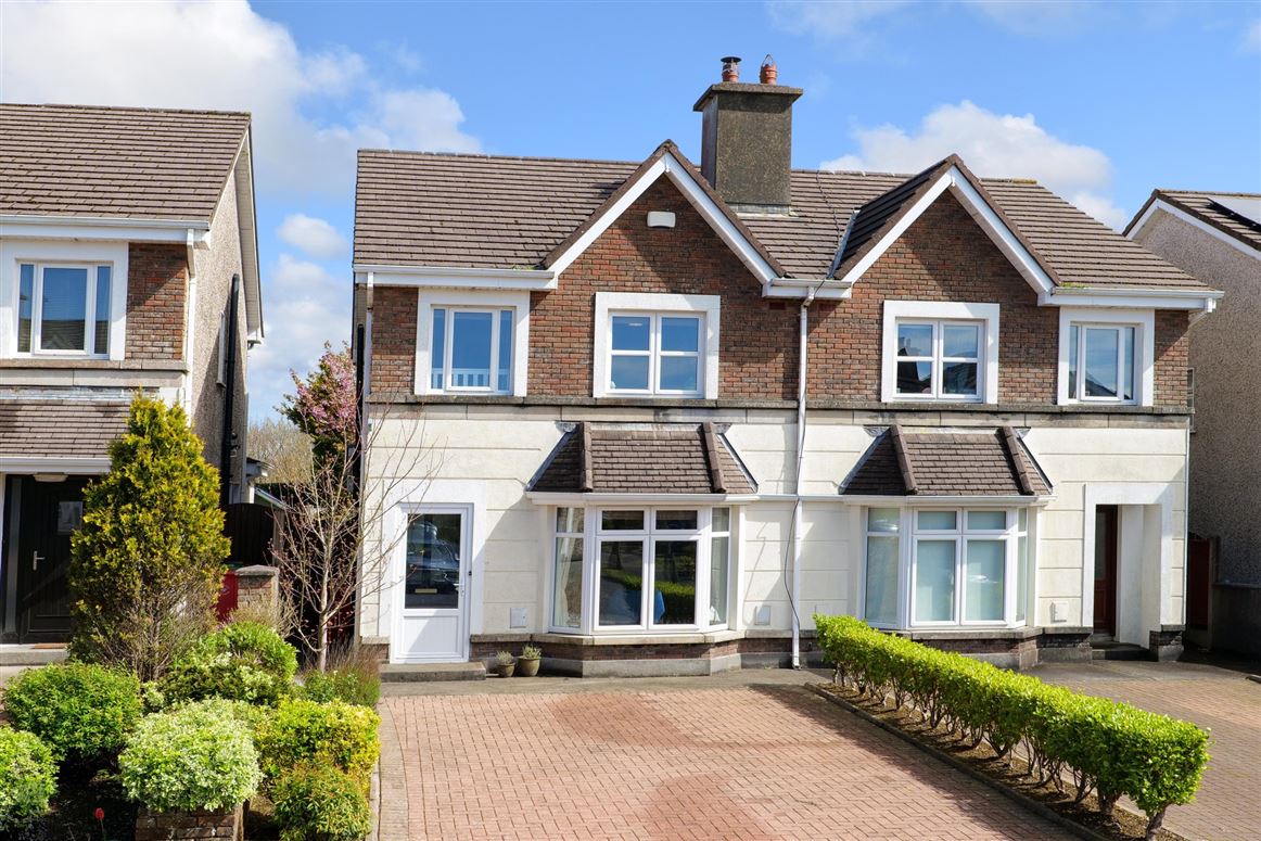 220 Ros Caoin, Roscam, Galway