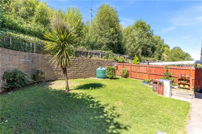 1 Lakeview, The Fair Green, Cavan