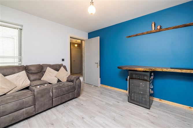 https://photos-a.propertyimages.ie/media/5/6/0/4942065/a64f7b8e-8c74-44a9-ae66-df7ad594b258_l.jpg