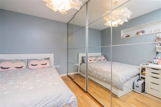 https://photos-a.propertyimages.ie/media/5/6/0/4942065/a64f7b8e-8c74-44a9-ae66-df7ad594b258_l.jpg