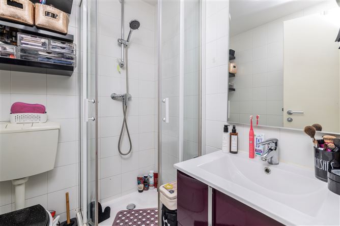 https://photos-a.propertyimages.ie/media/5/6/0/4942065/a64f7b8e-8c74-44a9-ae66-df7ad594b258_l.jpg