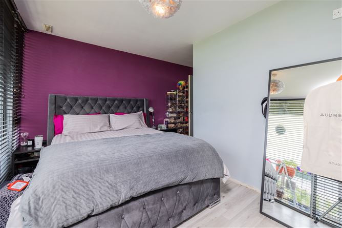 https://photos-a.propertyimages.ie/media/5/6/0/4942065/a64f7b8e-8c74-44a9-ae66-df7ad594b258_l.jpg