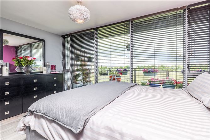 https://photos-a.propertyimages.ie/media/5/6/0/4942065/a64f7b8e-8c74-44a9-ae66-df7ad594b258_l.jpg