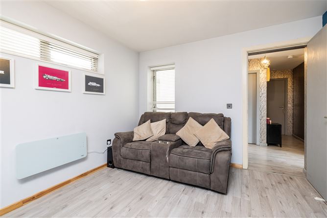 https://photos-a.propertyimages.ie/media/5/6/0/4942065/a64f7b8e-8c74-44a9-ae66-df7ad594b258_l.jpg