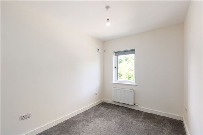 https://photos-a.propertyimages.ie/media/5/6/0/5014065/c7c22494-236c-4d1a-9096-07f3a014ce97_l.jpeg
