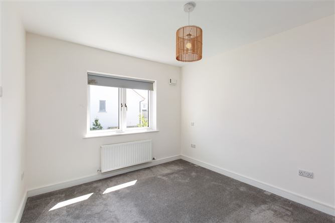 https://photos-a.propertyimages.ie/media/5/6/0/5014065/c7c22494-236c-4d1a-9096-07f3a014ce97_l.jpeg