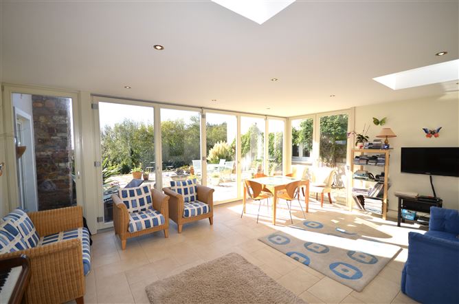 Meadowcourt House, Circular Road, Dunmore East, Waterford