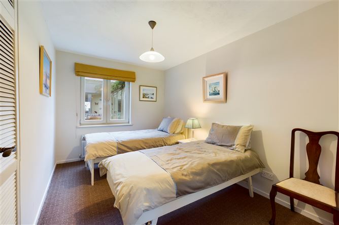 Meadowcourt House, Circular Road, Dunmore East, Waterford