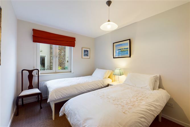 Meadowcourt House, Circular Road, Dunmore East, Waterford