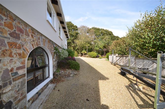 Meadowcourt House, Circular Road, Dunmore East, Waterford