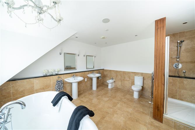 76 Ballintyre Grove, Ballinteer, Dublin 16