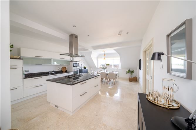 76 Ballintyre Grove, Ballinteer, Dublin 16