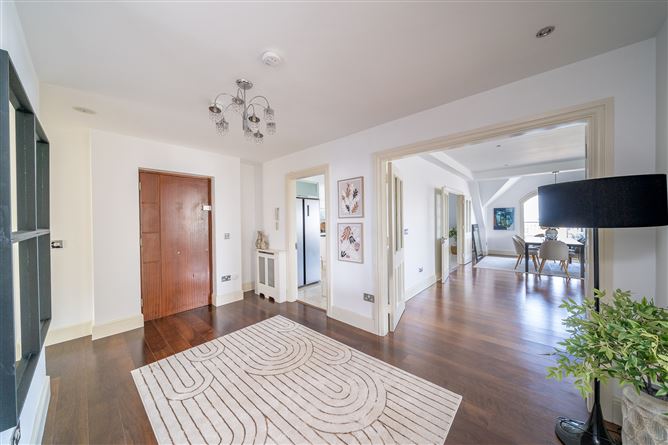 76 Ballintyre Grove, Ballinteer, Dublin 16