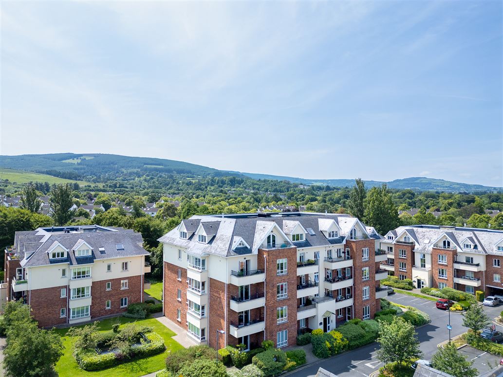 76 Ballintyre Grove, Ballinteer, Dublin 16