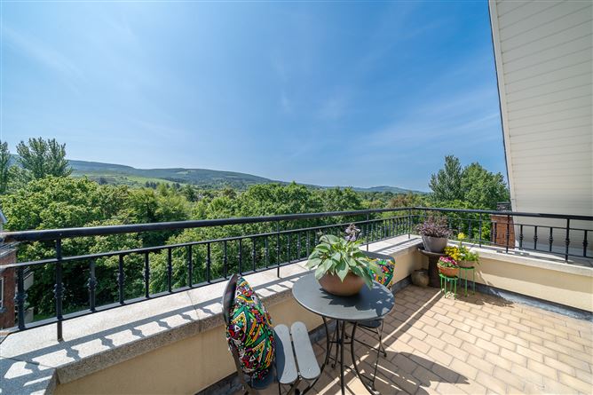 76 Ballintyre Grove, Ballinteer, Dublin 16