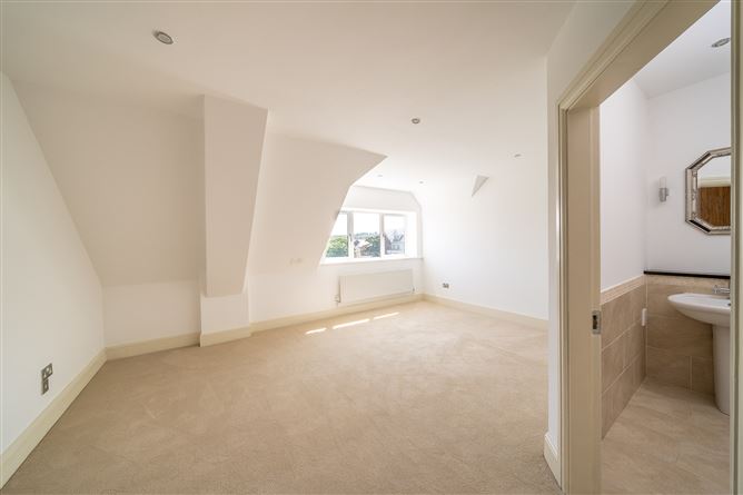 76 Ballintyre Grove, Ballinteer, Dublin 16