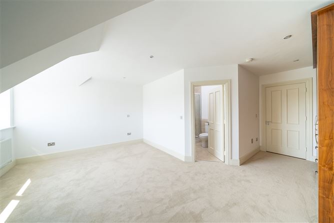 76 Ballintyre Grove, Ballinteer, Dublin 16