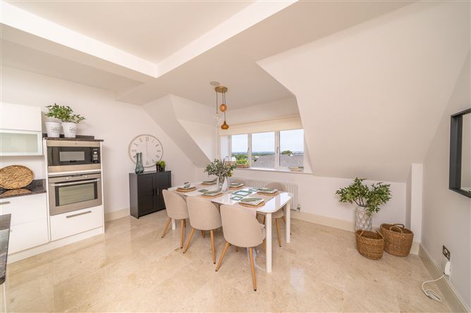 76 Ballintyre Grove, Ballinteer, Dublin 16