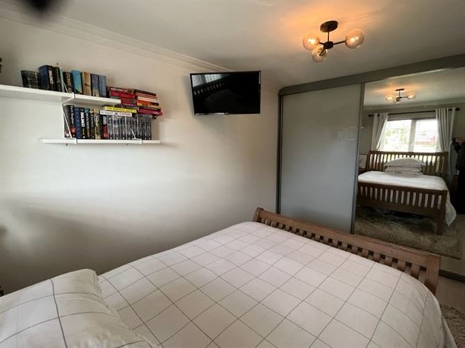 27 Carrig an Oir, Toberteascain, Ennis, Clare