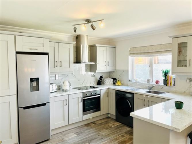27 Carrig an Oir, Toberteascain, Ennis, Clare