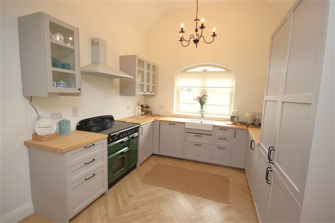 2 The Grove, Brownstown Lower, Curragh, Kildare