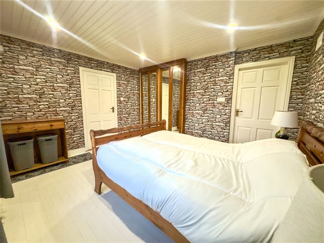 Pollnahallia, Belclare, Caherlistrane, Tuam, Co. Galway
