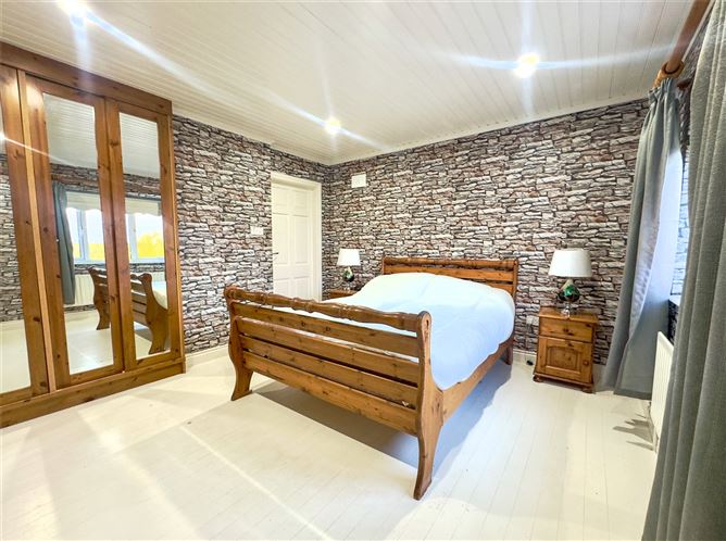 Pollnahallia, Belclare, Caherlistrane, Tuam, Co. Galway