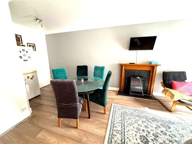 https://photos-a.propertyimages.ie/media/5/6/3/4959365/1d4962d3-b8d7-4a00-b382-4b8903519c32_l.jpg