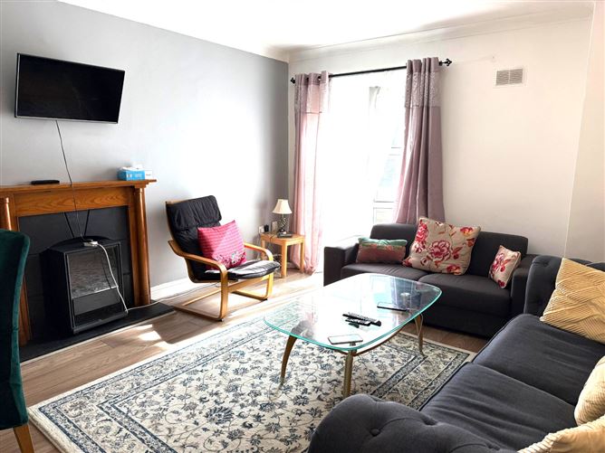 https://photos-a.propertyimages.ie/media/5/6/3/4959365/1d4962d3-b8d7-4a00-b382-4b8903519c32_l.jpg