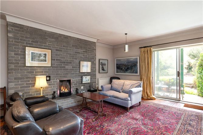 https://photos-a.propertyimages.ie/media/5/6/3/5005365/98d1702f-4d5f-47ef-82a7-42cee58b1eb8_l.jpg