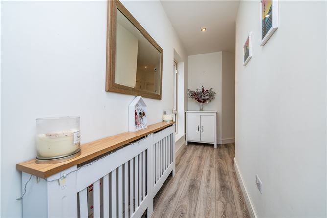 https://photos-a.propertyimages.ie/media/5/6/3/5027365/fd0af8d7-c063-44b1-9545-dad1910fee3f_l.jpg