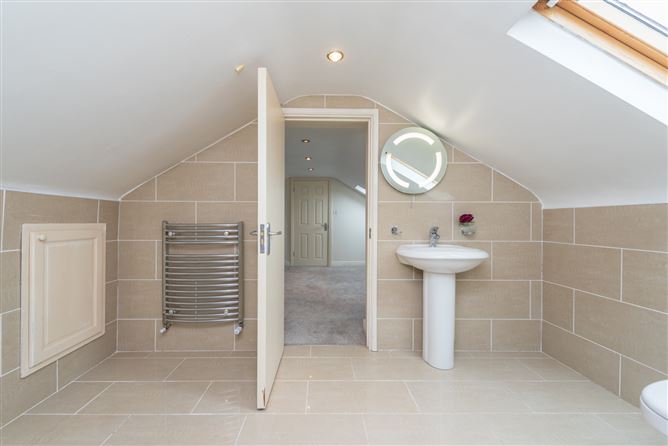 https://photos-a.propertyimages.ie/media/5/6/4/4942465/373f11c5-a415-4124-a9ba-e75f357b3898_l.jpg
