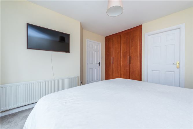 https://photos-a.propertyimages.ie/media/5/6/4/4942465/373f11c5-a415-4124-a9ba-e75f357b3898_l.jpg