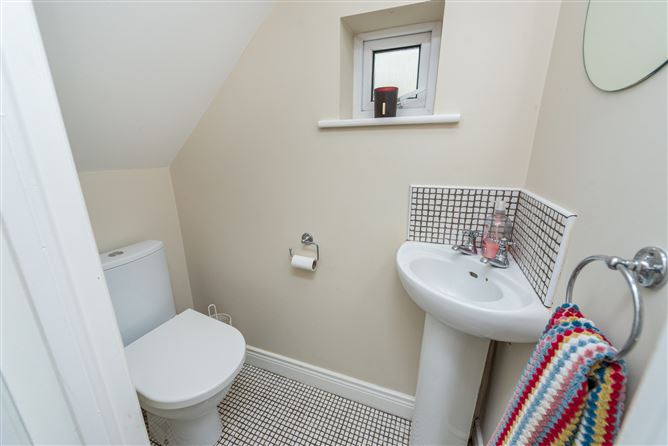 https://photos-a.propertyimages.ie/media/5/6/4/4942465/373f11c5-a415-4124-a9ba-e75f357b3898_l.jpg