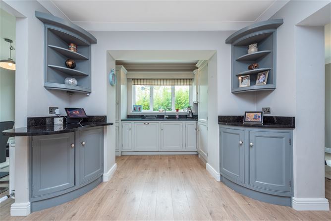 https://photos-a.propertyimages.ie/media/5/6/4/4942465/373f11c5-a415-4124-a9ba-e75f357b3898_l.jpg