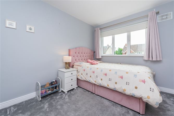 https://photos-a.propertyimages.ie/media/5/6/4/4942465/373f11c5-a415-4124-a9ba-e75f357b3898_l.jpg