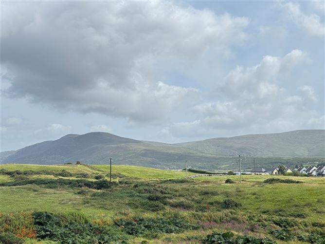 Ref 1197 - 4 Centre Point, Waterville, Kerry