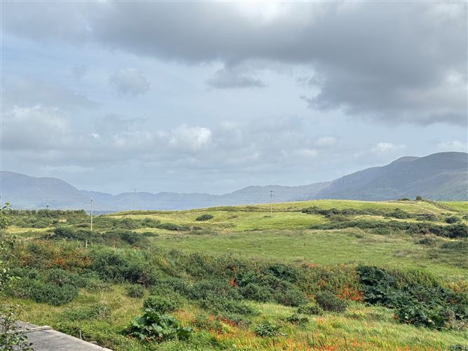 Ref 1197 - 4 Centre Point, Waterville, Kerry