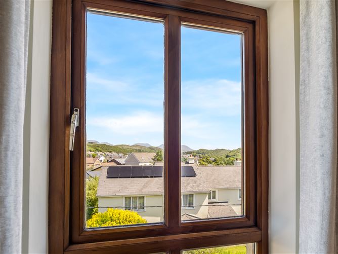 6 Clifden Court, Bridge Street, Clifden, Galway