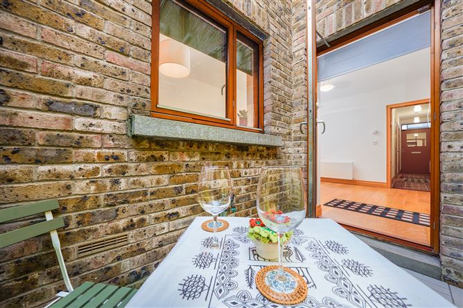 17 STRAND STREET LITTLE, Smithfield, Dublin 7